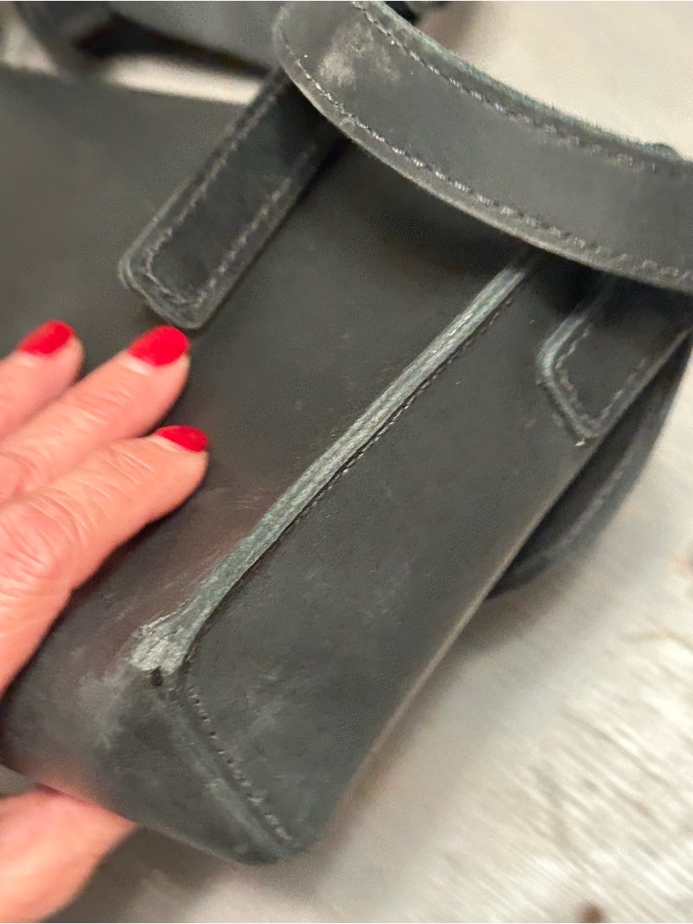 Stunning Parker Clay leather crossbody - Picture 12 of 13